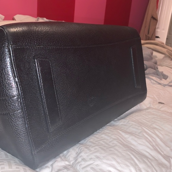 Authentic givenchy antigona. Smooth black leather. Great condition! - Picture 8 of 8